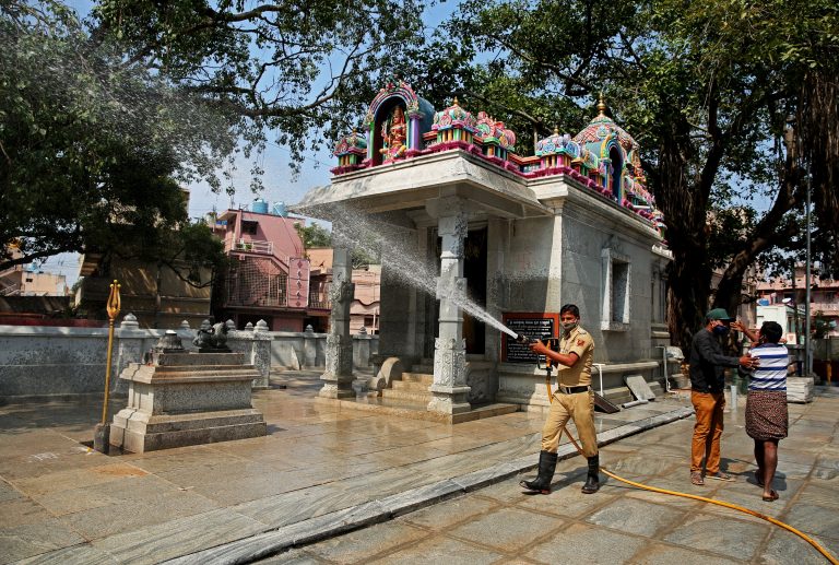 India újabb negatív rekordot döntött a járványügyi adatokban