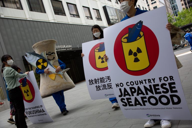 Dél-koreai halászok beperelték a japán kormányt a fukusimai szennyezett víz tervezett kiengedése miatt