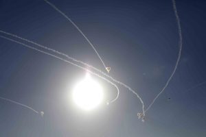 1 750 rakétát lőttek ki a Gázai övezetből, válaszul száznál is több palesztint gyilkoltak meg az izraeliek