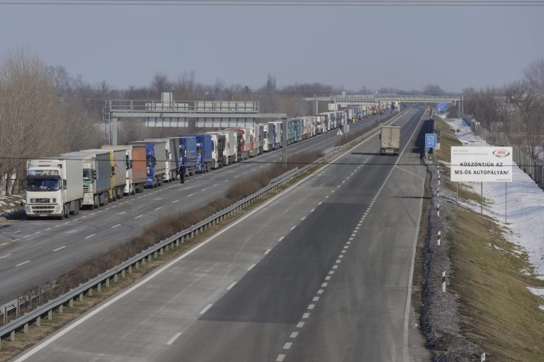 Újabb halálos baleset az M5-ösön, lezárták az utat a főváros felé