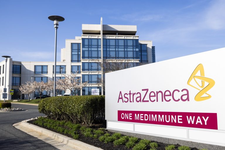 Az AstraZeneca antitest-koktélja nem akadályozza meg a koronavírusos tünetek kialakulását