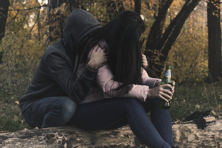 Jelentősen megnőtt a drog- és alkoholfüggők száma Magyarországon a koronavírus-járvány alatt