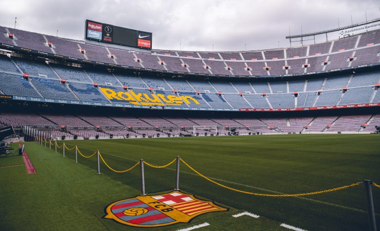 Az FC Barcelona stadionja ideiglenes tömeges oltóponttá válik