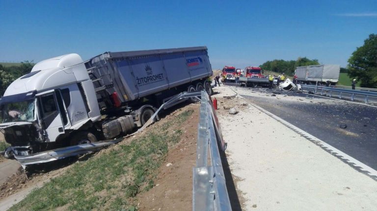 Halálos baleset a 8-as főúton, képek a helyszínről