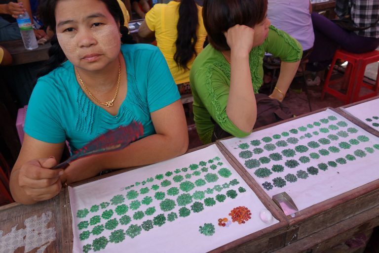 A mianmari jáde-kereskedelem a junta „csúszópénzévé” vált