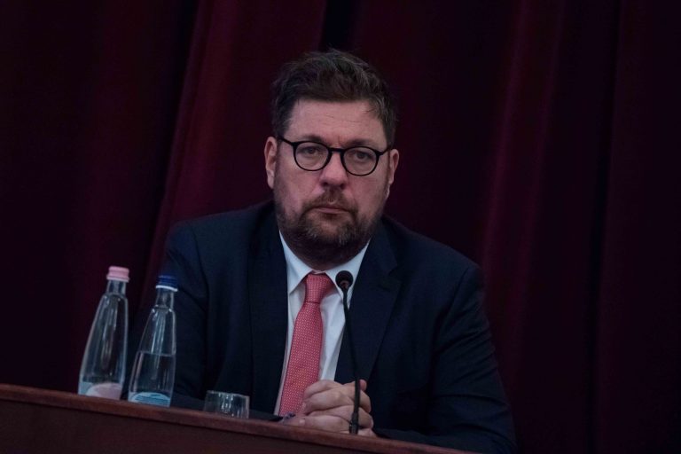 A főpolgármester-helyettes szerint Budapest nem bír el több autót