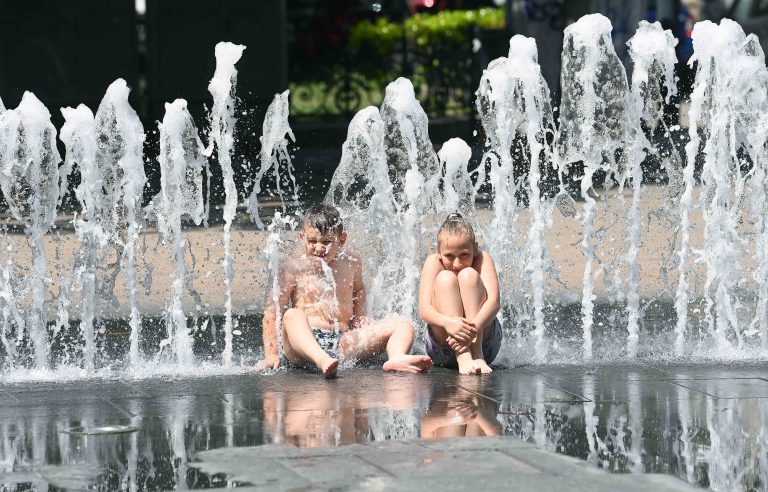 Harmadfokú riasztást adtak ki három megyére a kánikula miatt