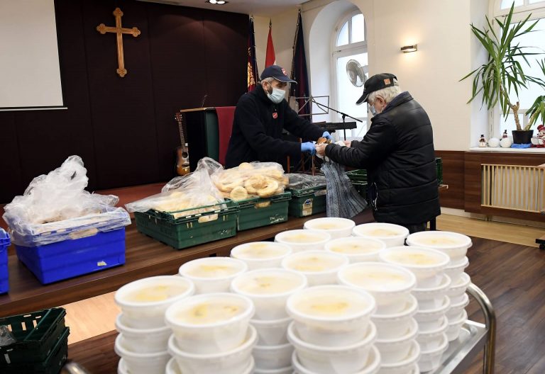 A rászorulók helyett zöldenergiát termelő hulladékkezelők falják fel az ételtöbbletet Nagy-Britanniában