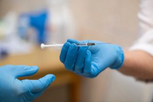 Itt vannak az új járványadatok: 12 új elhunyt, 68-an vannak lélegeztetőgépen