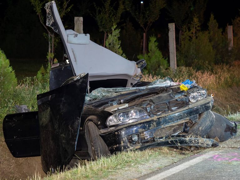 A tragikus várdombi balesetről: összeroncsolódott BMW, egy 17 éves lány meghalt