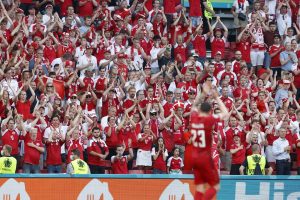 Christian Eriksen elhagyhatta a kórházat, de nem ment rögtön haza