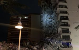 Összedőlt egy többemeletes hotel Miamiban, rengeteg sérült lehet