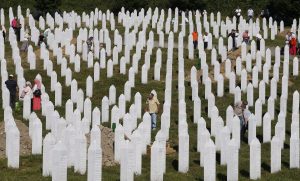 A srebrenicai mészárlás miatt esett egymásnak Szerbia és Montenegró