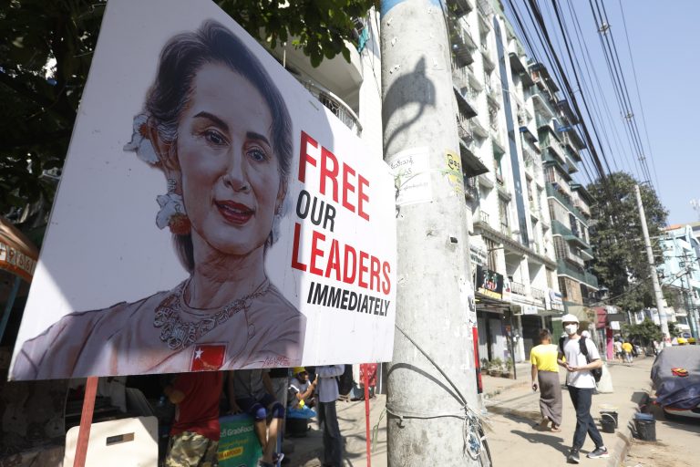Korrupciós vádakkal állítják bíróság elé Aung Szan Szú Kjit