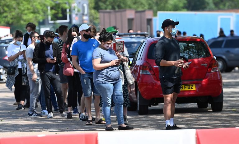 Aggasztó jóslat az ismert virológustól, boríthat mindent az indiai variáns?