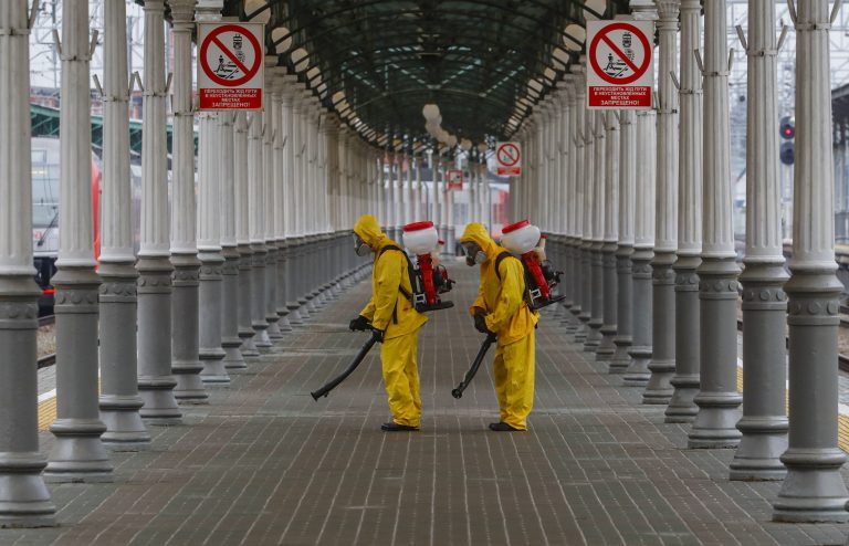 Moszkva is kötelezővé fogja tenni a vakcinákat bizonyos dolgozóknak