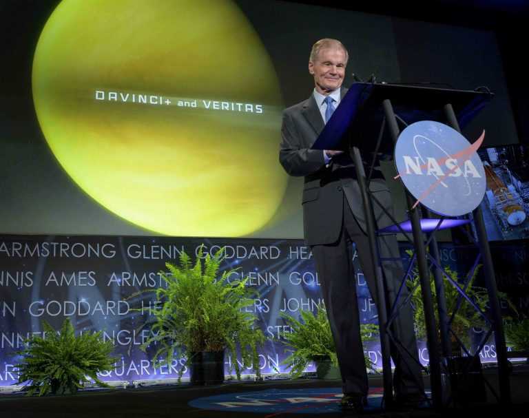 A NASA igazgatója szerint szégyen, ami az űrszeméttel történik