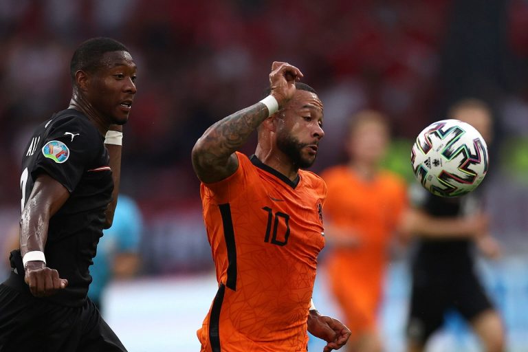 Hivatalos: Az FC Barcelonában folytatja Memphis Depay