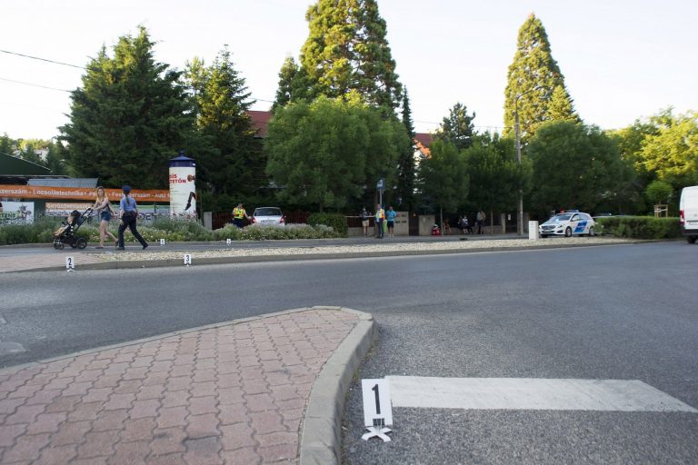 Négy ember majdnem belehalt a Pusztaszeri úton történt balesetbe