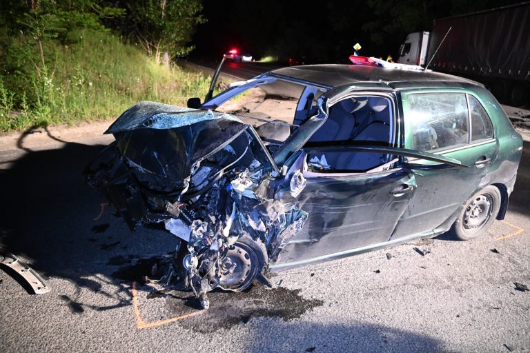 140 km/h-val hajtott egy kamion pótkocsijába, már a helyszínen szörnyethalt