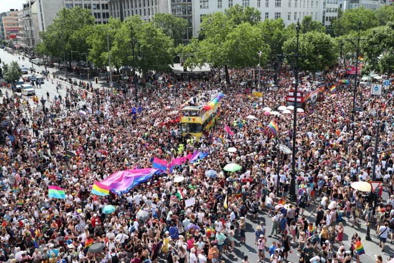 Könnygázzal oszlatták fel a Pride-menetet Isztambulban