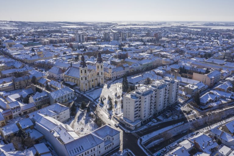 Akciófilmbe illő volt a gyöngyösi Városházánál történt ámokfutás, újabb részletek derültek ki