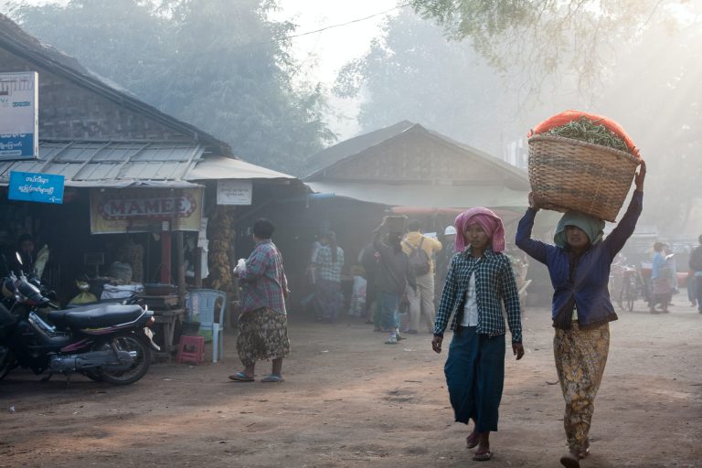 Számszeríjakkal és katapultokkal küzdött meg Mianmar egy kis faluja a katonákkal