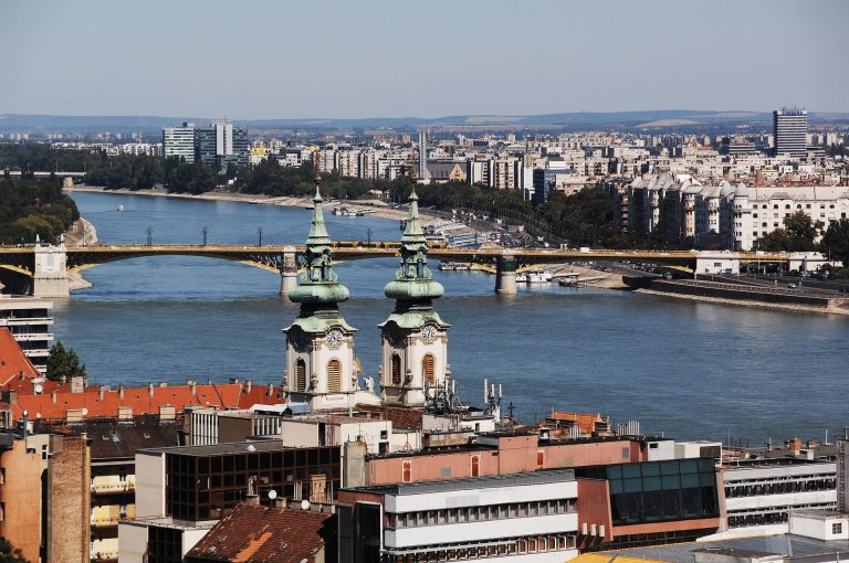 Járművezetők, figyelem: a szerdai forgalomkorlátozások listája Budapesten