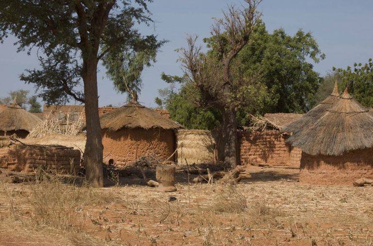 Mészárlás Burkina Fasóban: legkevesebb 132 emberrel végeztek, gyerekáldozatok is vannak