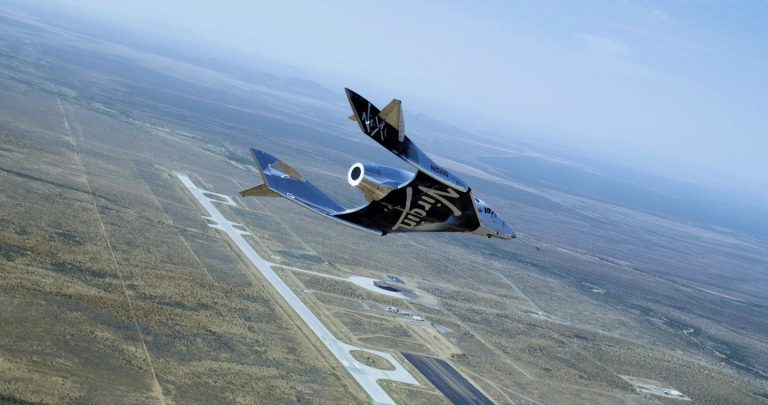 Szabad a pálya a Virgin Galactic előtt: a cég megkapta az engedélyeket az űrturisták utaztatására