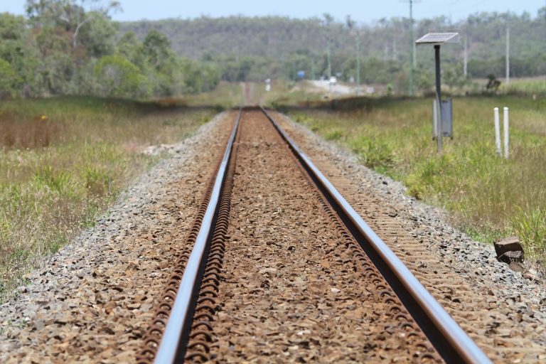 Vonatbaleset történt Zalában, az árokba csapódott egy autó