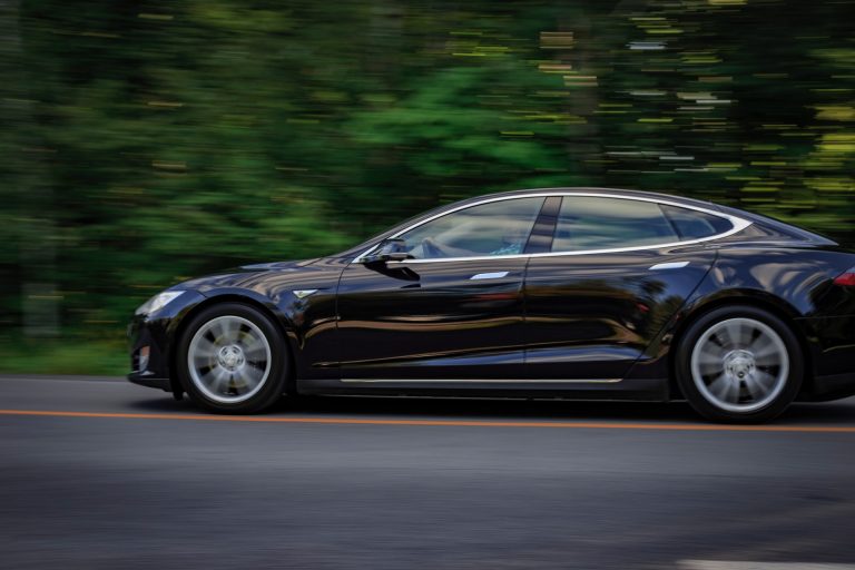 Eszméletlen sebességi rekordot döntött meg az új Tesla Model S