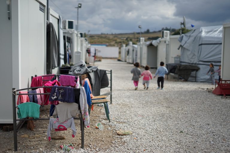 Elfogadta a parlament a menedékkérők deportálására vonatkozó törvényt Dániában