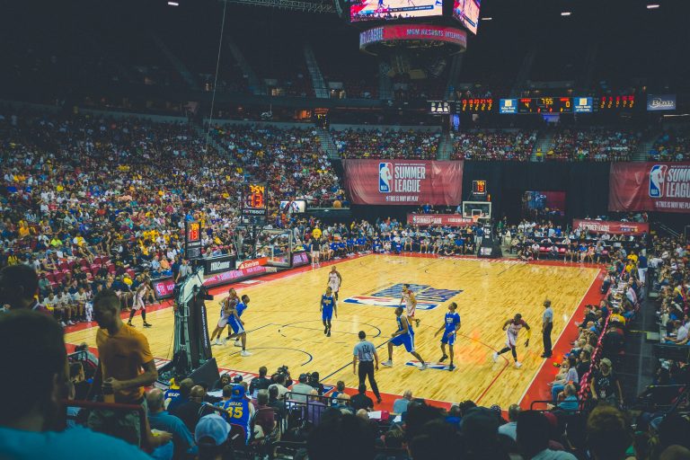 Tömegverekedésbe torkollott az NBA-mérkőzés félideje (videóval)