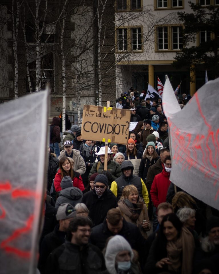 Kizárólag oltatlanok számára indítottak álláskereső portált a járványtagadók