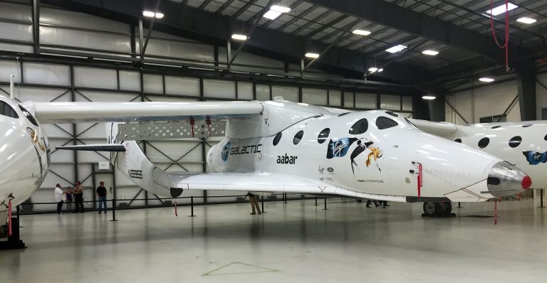 600 ember foglalt jegyet a Virgin Galactic űrrepülésére, köztük Tom Hanks, Leonardo DiCaprio, Justin Bieber és Lady Gaga