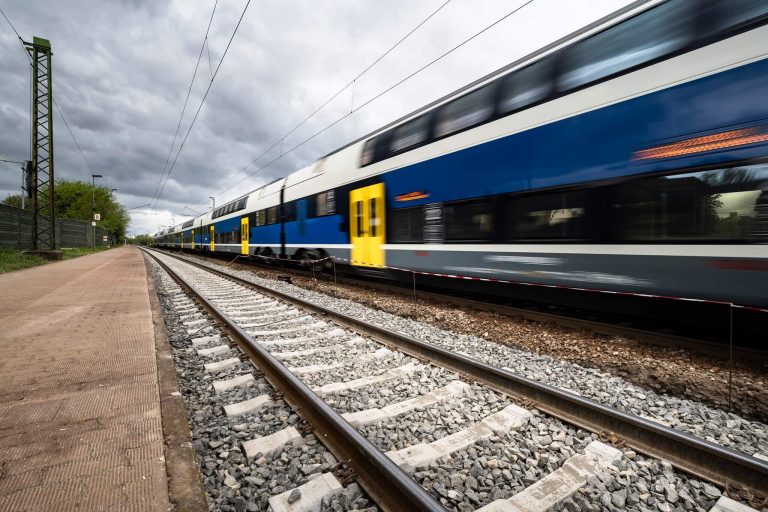 Vonatgázolás történt: Balatonszemes és Balatonszárszó között szünetel a közlekedés