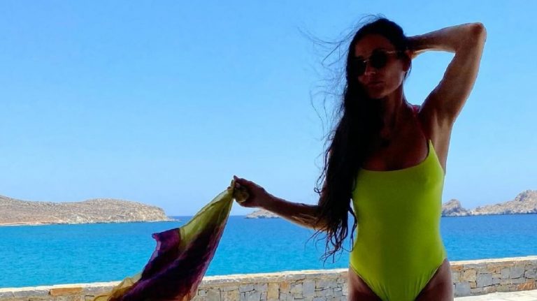 Demi Moore bikiniben ugrott át a nyárból az őszbe