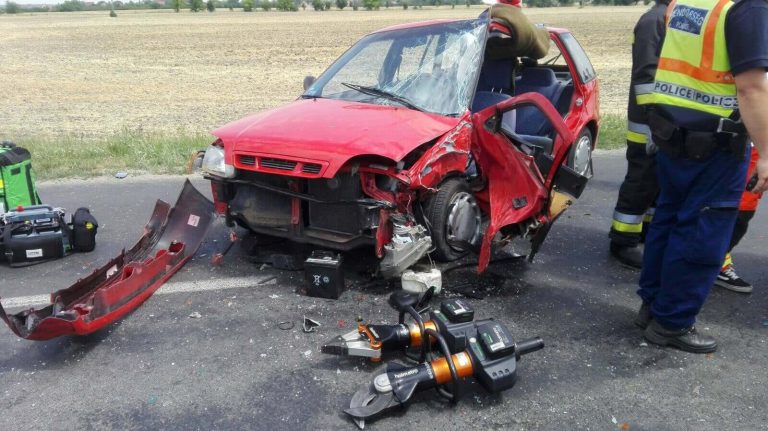 Képek a Veszprém megyében történt frontális ütközés helyszínéről