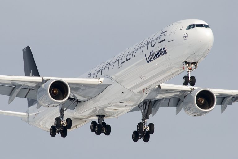 A Lufthansa járatain ezentúl gendersemleges megszólítással köszöntik az utasokat