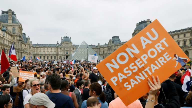 Egy francia kórház dolgozói határozatlan idejű oltásellenes sztrájkot hirdettek