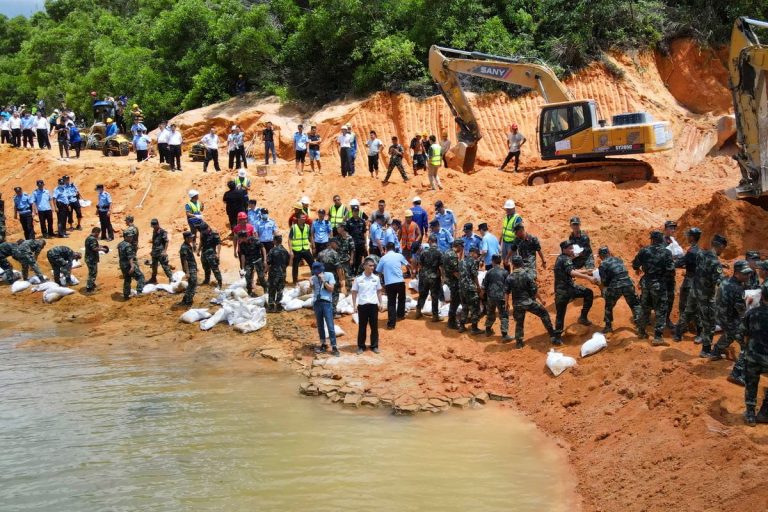 14 munkást ejtett csapdába az árvíz egy épülő alagútban Kínában