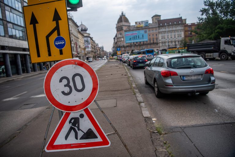 Megkezdődött a Blaha Lujza tér átépítése