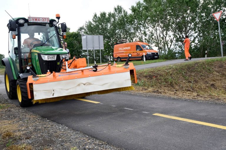 Senki nem fogja irigyelni azokat a körülményeket, amik között a Magyar Közút munkatársai dolgoznak