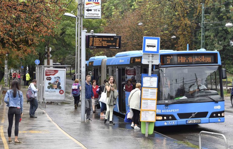 Hamarosan csak az első ajtón lehet felszállni a BKV járataira