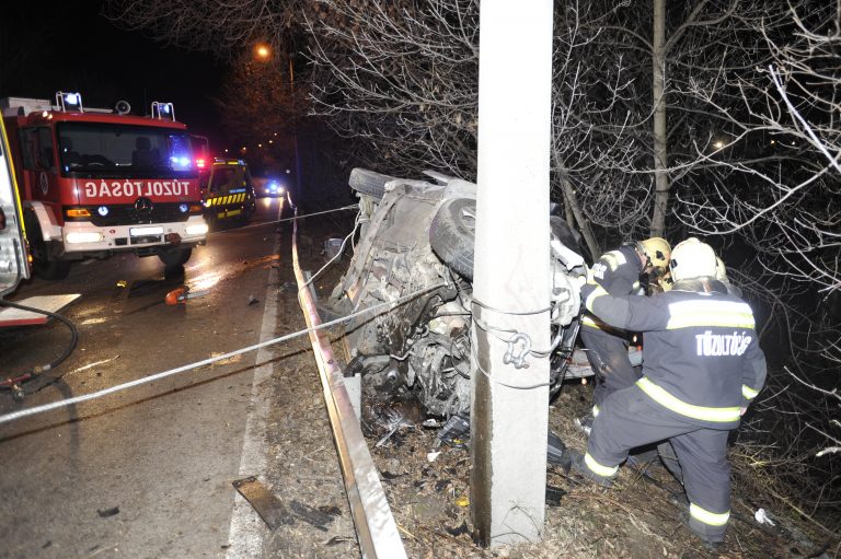 Bekokainozva ütközött egy szabályos autóssal a taxis, vádat emeltek ellene