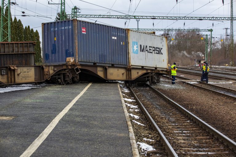 Kisiklott egy tehervonat kocsija Dunakeszi felé