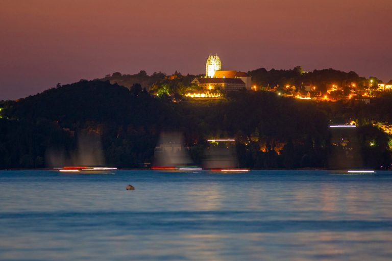 Két gyermek elhunyt, miután a Balatonon elsodródott tőlük a matracuk