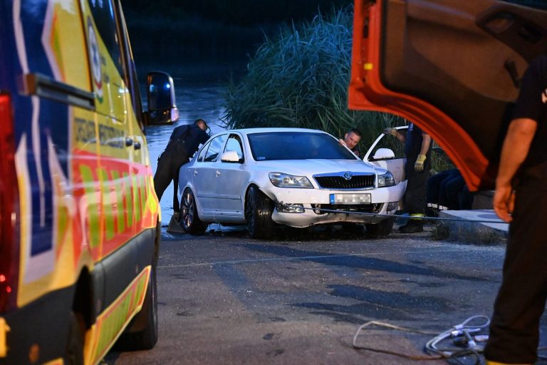 Dunába hajtott egy autós Csepelen: képek a helyszínről