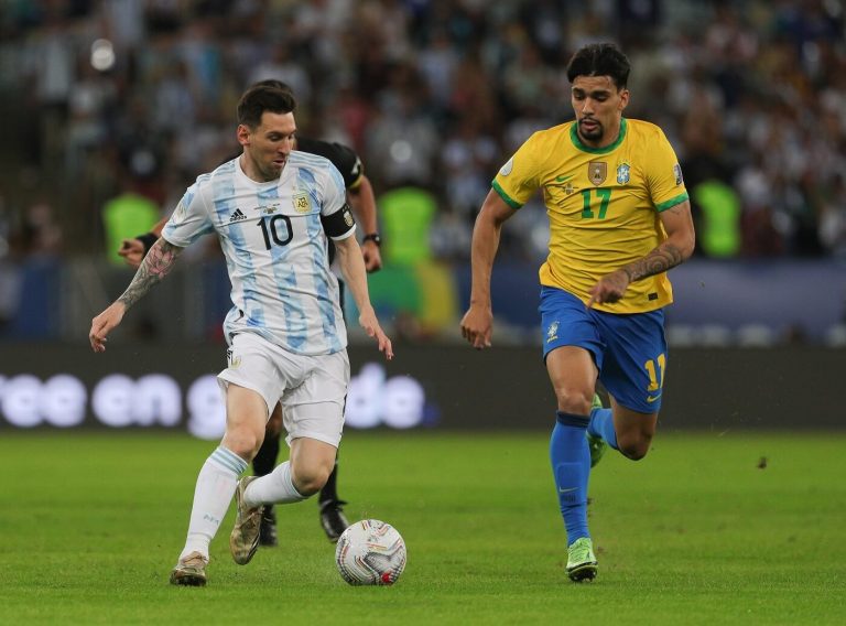 Copa América: így dobálták Messit a finálé után az argentinok (videó)